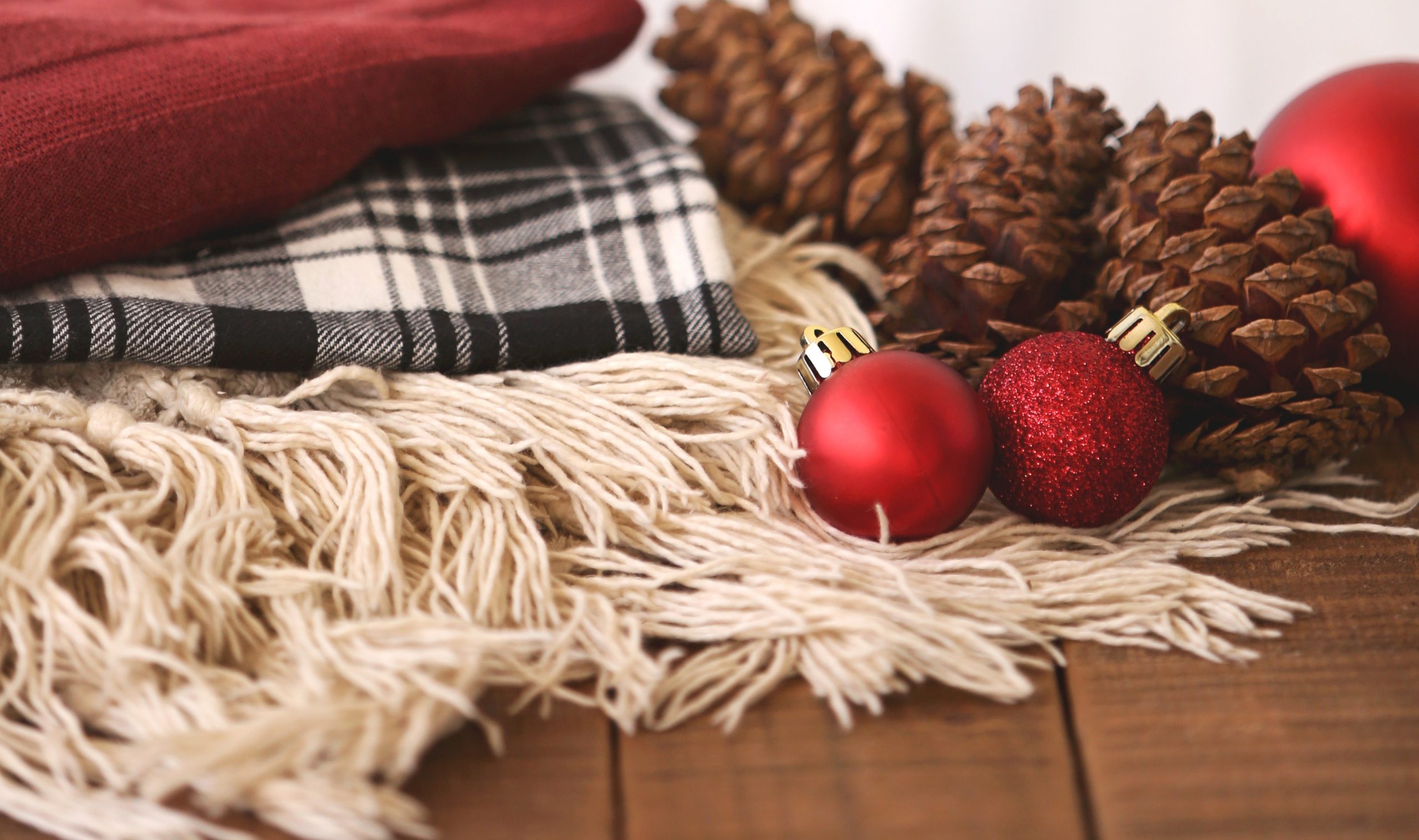 From Holidays to Winter: A Guide to Transitioning Your Decorations